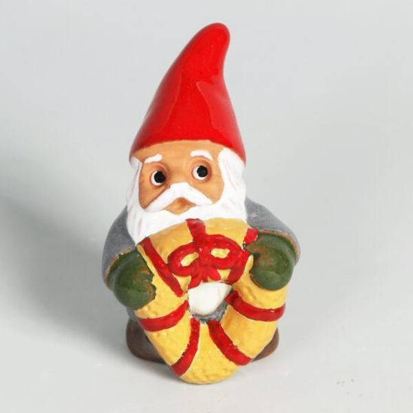 Hovedbilde Nisse (micro) med Julekrans, 7 cm